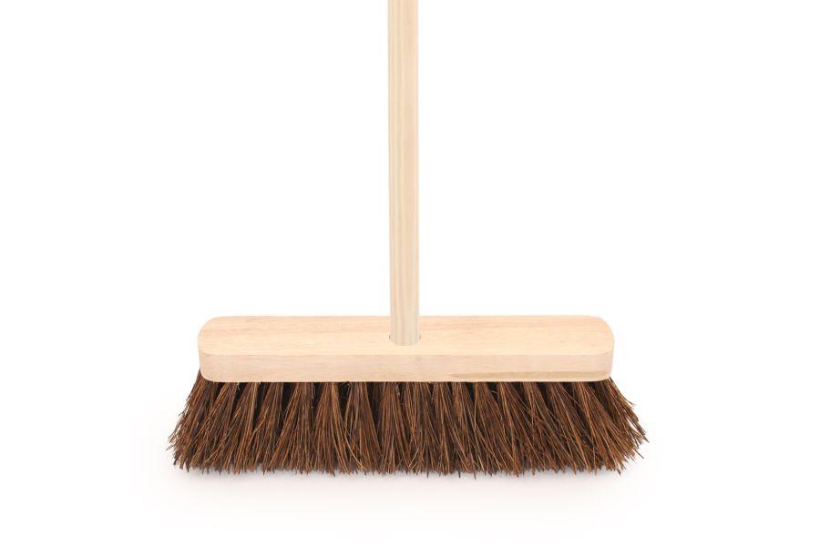 stiff brush, bassine, broom head, fitted handle, sweeping, 